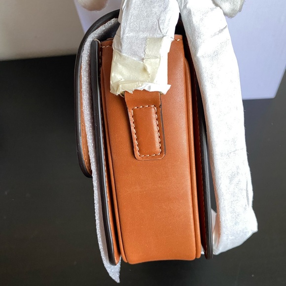 NIB Celine Teen Triomphe CrossbodyBag in Natural Tan Calfskin Leather - Picture 4 of 9